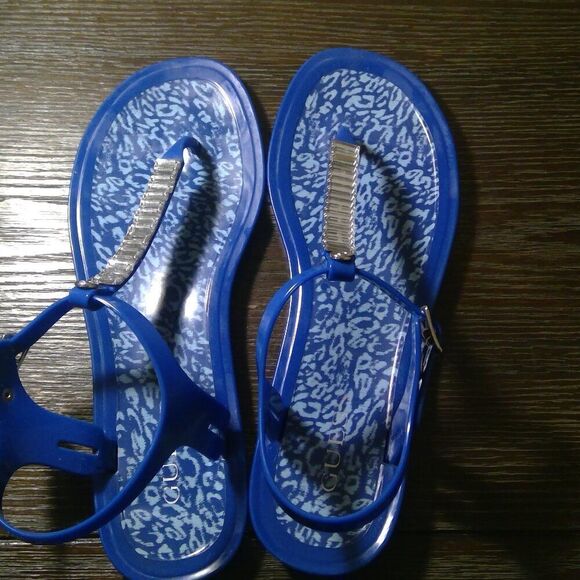 Guess Sandals - Picture 2 of 6